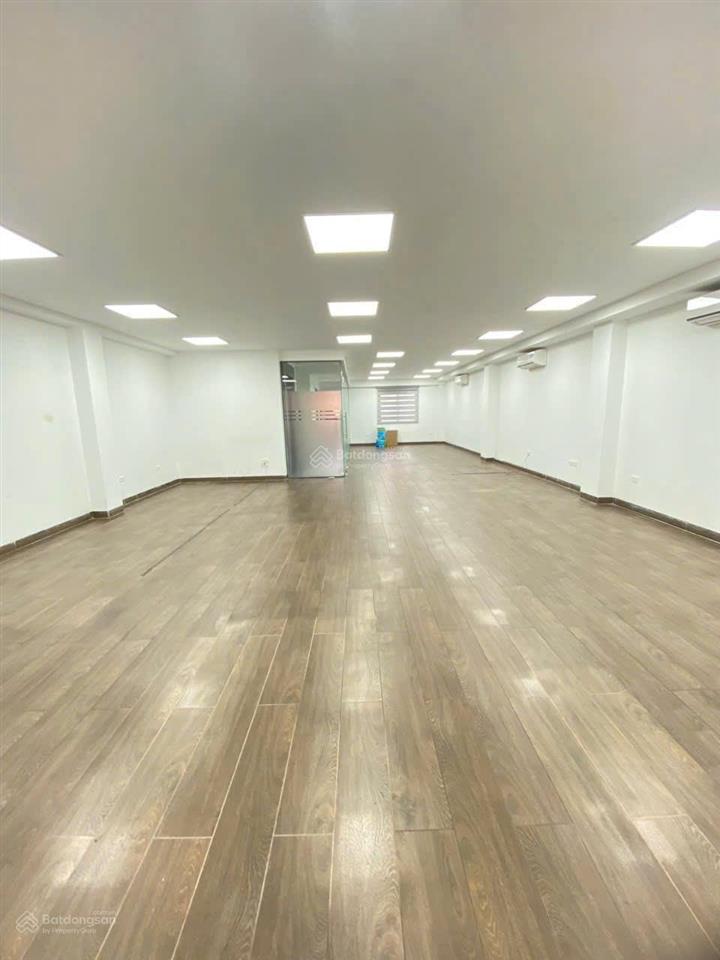 Cho thuê tòa nhà văn phòng đường hoàng hoa thám. dt 6,5x30m. 1 hầm  6 tầng. sàn suốt. pccc đầy đủ