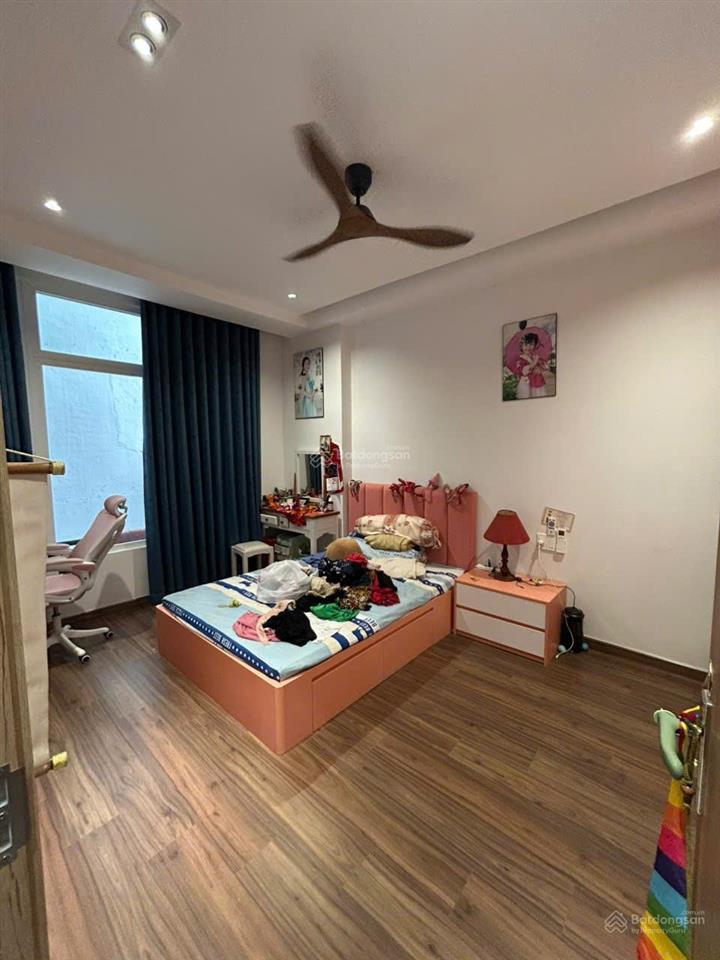 Cho thuê nhà nguyên căn khu bàu cát. dt 8x18m. 1 trệt 3 lầu. sẵn máy lạnh.