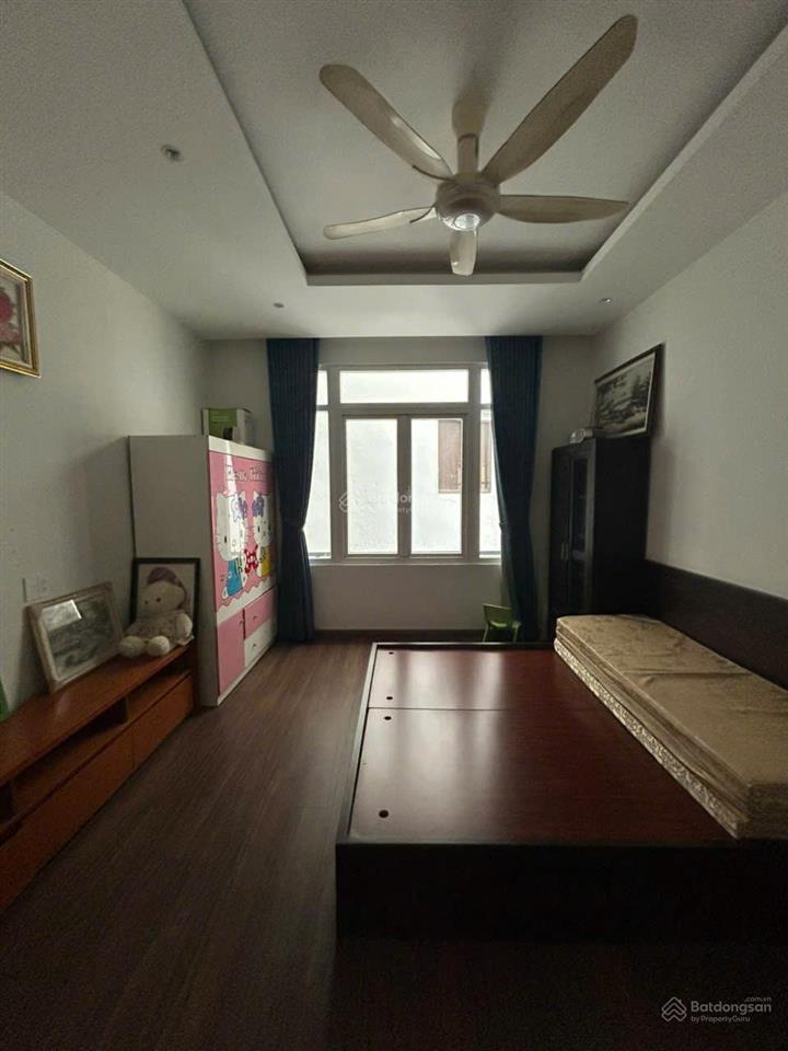 Cho thuê nhà nguyên căn khu bàu cát. dt 8x18m. 1 trệt 3 lầu. sẵn máy lạnh.