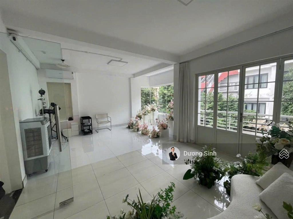 Cho thuê nhà mặt tiền hoa mai. dt 8x18m. 5 tầng. khu bàn cờ an ninh