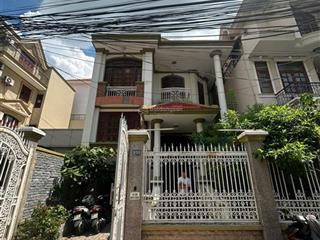 Cho thuê biệt thự đường phổ quang, phường 2. dt 8x18m. 1 trệt 2 lầu. gara ô tô