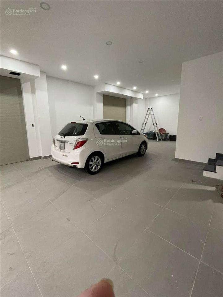 Nhà nguyên căn mt đường trần huy liệu, phường 8. dt 7x17m. trệt  4 lầu sân thượng. thang máy