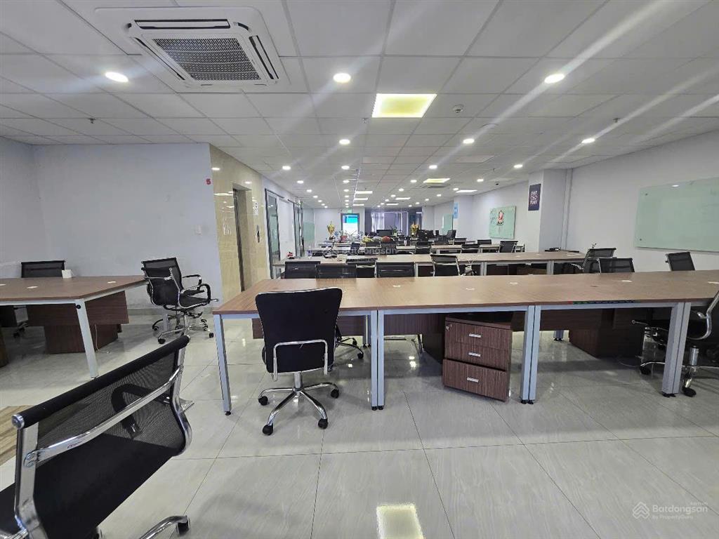 Building cho thuê mặt tiền đường cộng hòa ngay lotte. dtsd 1.330m2. 1 hầm  7 tầng