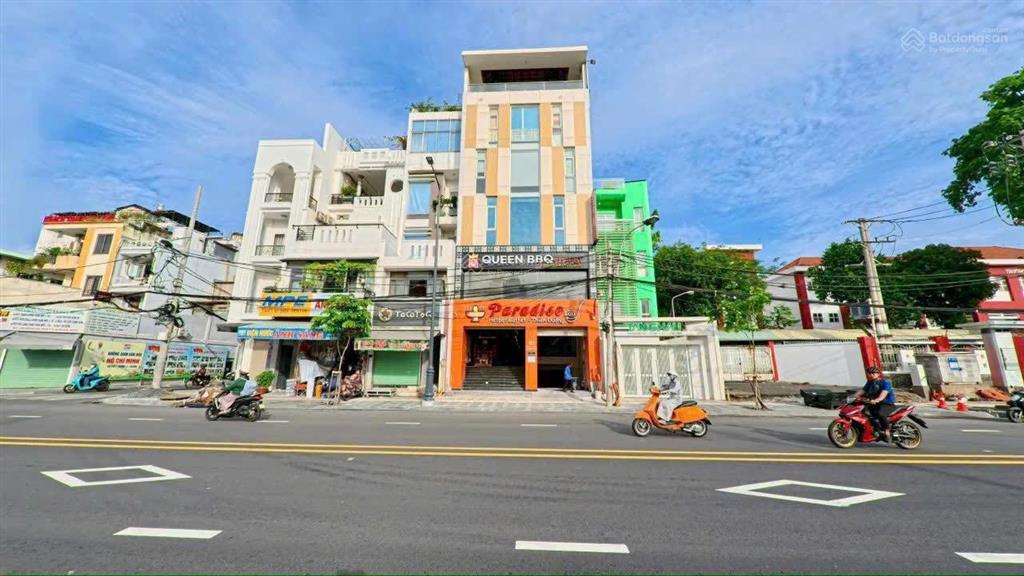 Tòa nhà cho thuê đường hoàng hoa thám ngay ga t3 mới. phường 13. dt 8x30m. hầm 6 tầng. pccc.