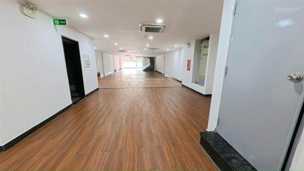 Tòa nhà cho thuê đường hoàng hoa thám ngay ga t3 mới. phường 13. dt 8x30m. hầm 6 tầng. pccc.