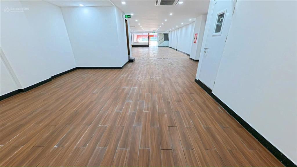 Tòa nhà cho thuê đường hoàng hoa thám ngay ga t3 mới. phường 13. dt 8x30m. hầm 6 tầng. pccc.