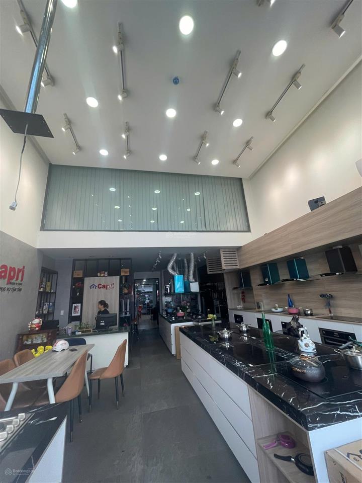 Cho thuê nguyên căn mt lê văn sỹ, phường 1. dt 8x25m. trệt  3 tầng. nhà trống suốt.
