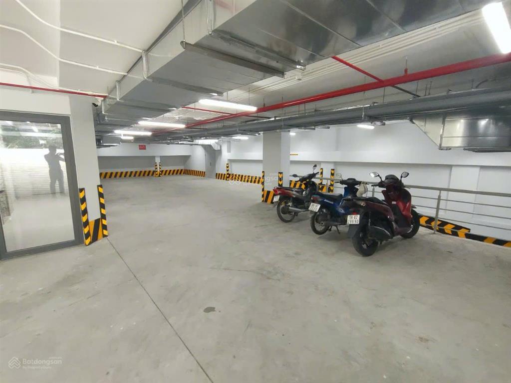 Tòa nhà cho thuê đường nguyễn văn trỗi, phường 15. dt 13x30m. 2 hầm 9 tầng. pccc, ốp kính đẹp