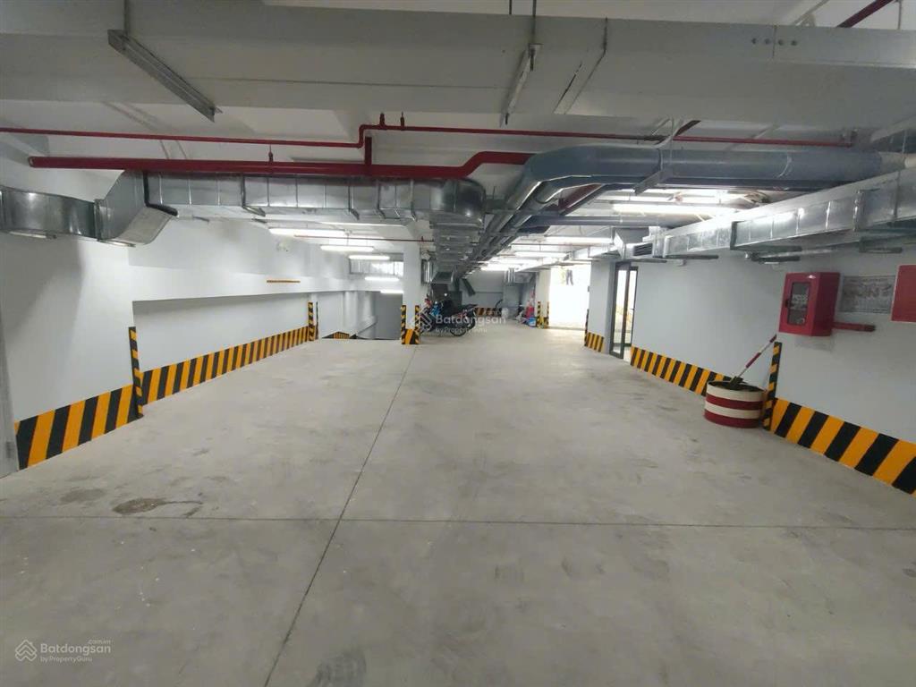 Tòa nhà cho thuê đường nguyễn văn trỗi, phường 15. dt 13x30m. 2 hầm 9 tầng. pccc, ốp kính đẹp