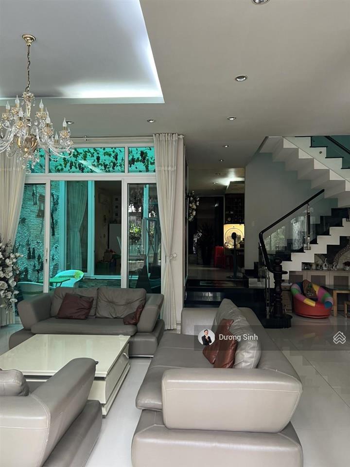 Cho thuê nhà nguyên căn đường nguyễn minh hoàng, khu k300. dt 8x20m. 1 trệt 2 lầu. sẵn máy lạnh