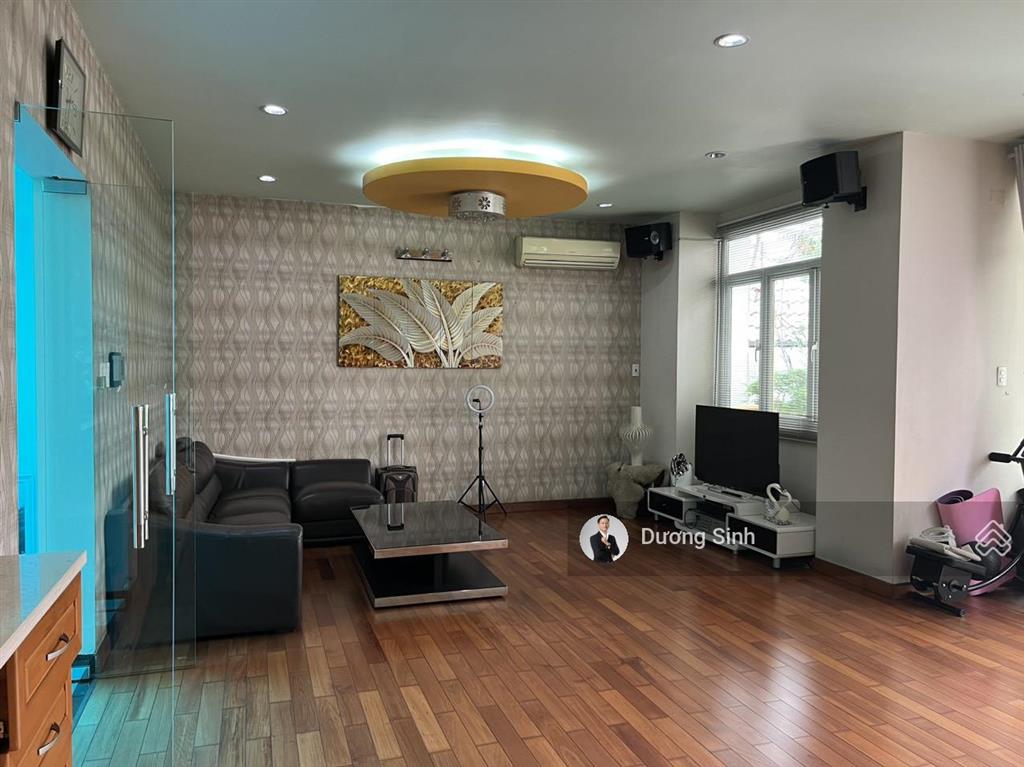 Cho thuê nhà nguyên căn đường nguyễn minh hoàng, khu k300. dt 8x20m. 1 trệt 2 lầu. sẵn máy lạnh