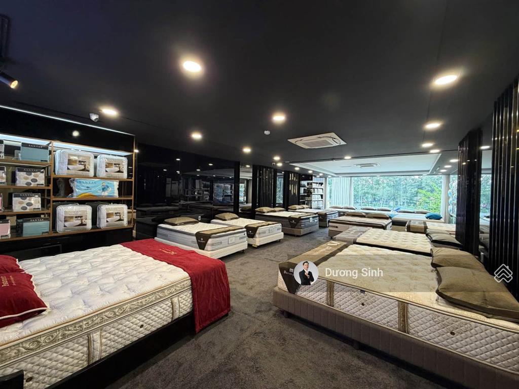 Nhà hiếm! cho thuê mặt tiền trần quốc hoàn ngay sân bay. dt 10x30m. 3 lầu suốt. vị trí thương hiệu
