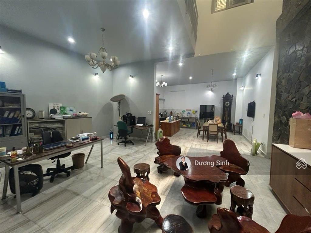 Cho thuê nguyên căn hẻm 8m yên thế, khu sân bay. dt 7x20m. 1 hầm 3 lầu. sẵn máy lạnh