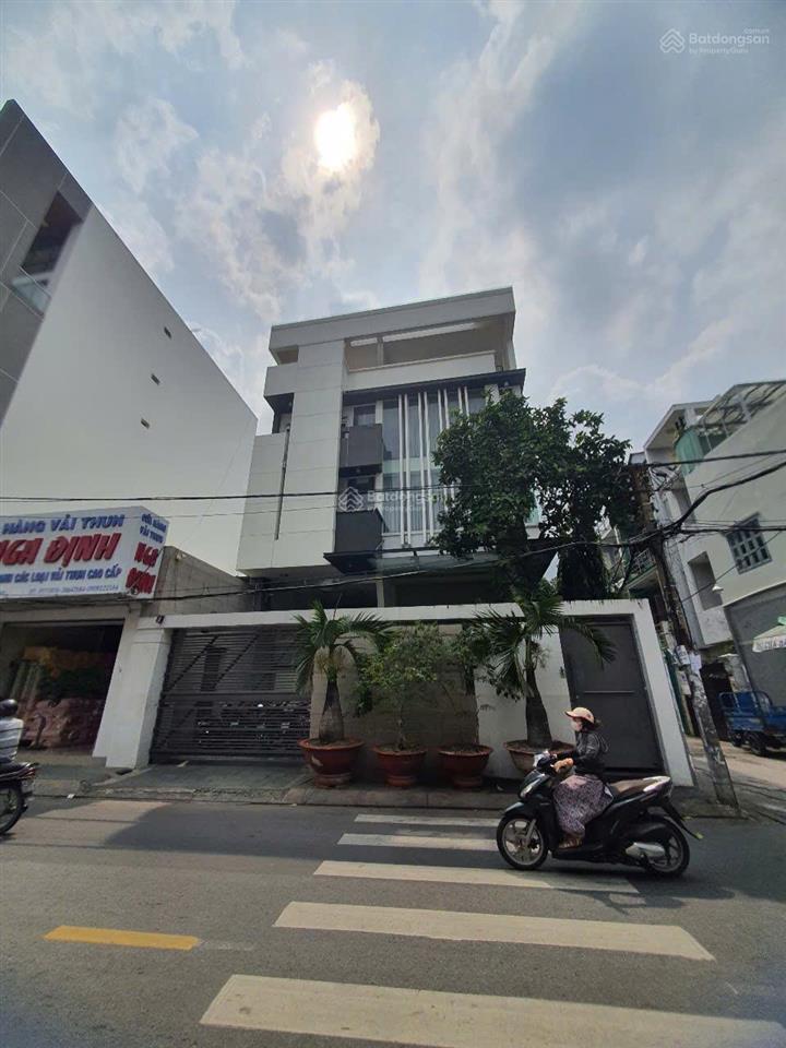 Tòa nhà cho thuê mt thăng long, p4. dt 11x20m. 1 hầm 5 tầng. giá 100tr/tháng.