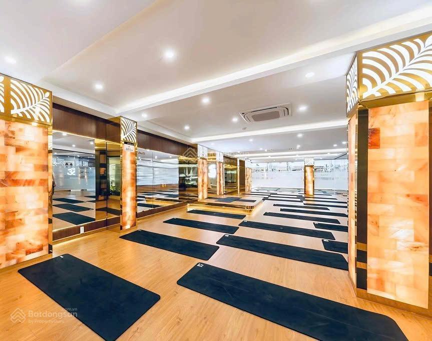 Tòa nhà cho thuê mt thăng long, p4. dt 11x20m. 1 hầm 5 tầng. giá 100tr/tháng.