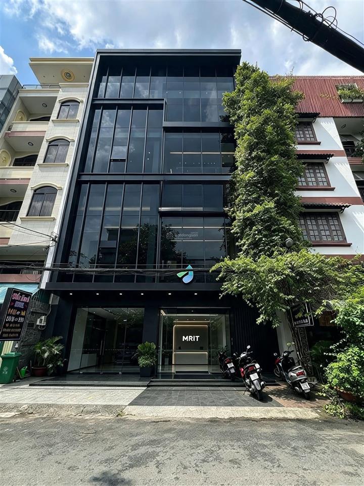 Cho thuê tòa nhà đường phổ quang, dt 8x20m. 1 trệt, lửng, 4 lầu. sàn suốt. thang máy, pccc