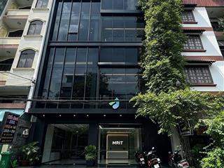Cho thuê tòa nhà đường phổ quang, dt 8x20m. 1 trệt, lửng, 4 lầu. sàn suốt. thang máy, pccc