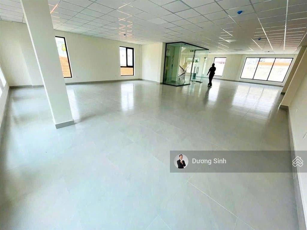 Cho thuê nguyên tòa mt đường bàu cát đôi, phường 14. dt 10x20m. hầm  6 tầng. pccc, sàn suốt.