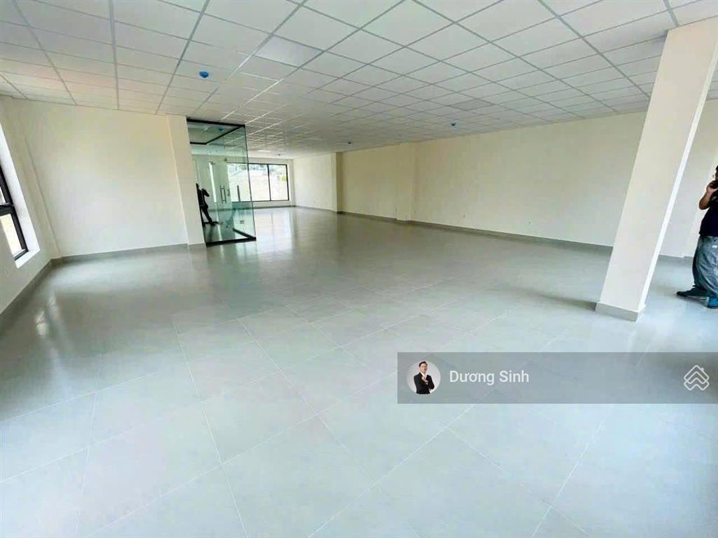 Cho thuê nguyên tòa mt đường bàu cát đôi, phường 14. dt 10x20m. hầm  6 tầng. pccc, sàn suốt.