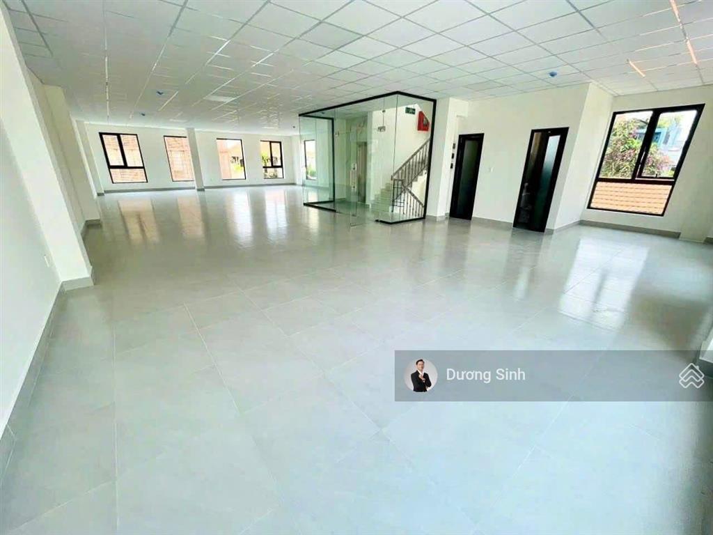 Cho thuê nguyên tòa mt đường bàu cát đôi, phường 14. dt 10x20m. hầm  6 tầng. pccc, sàn suốt.