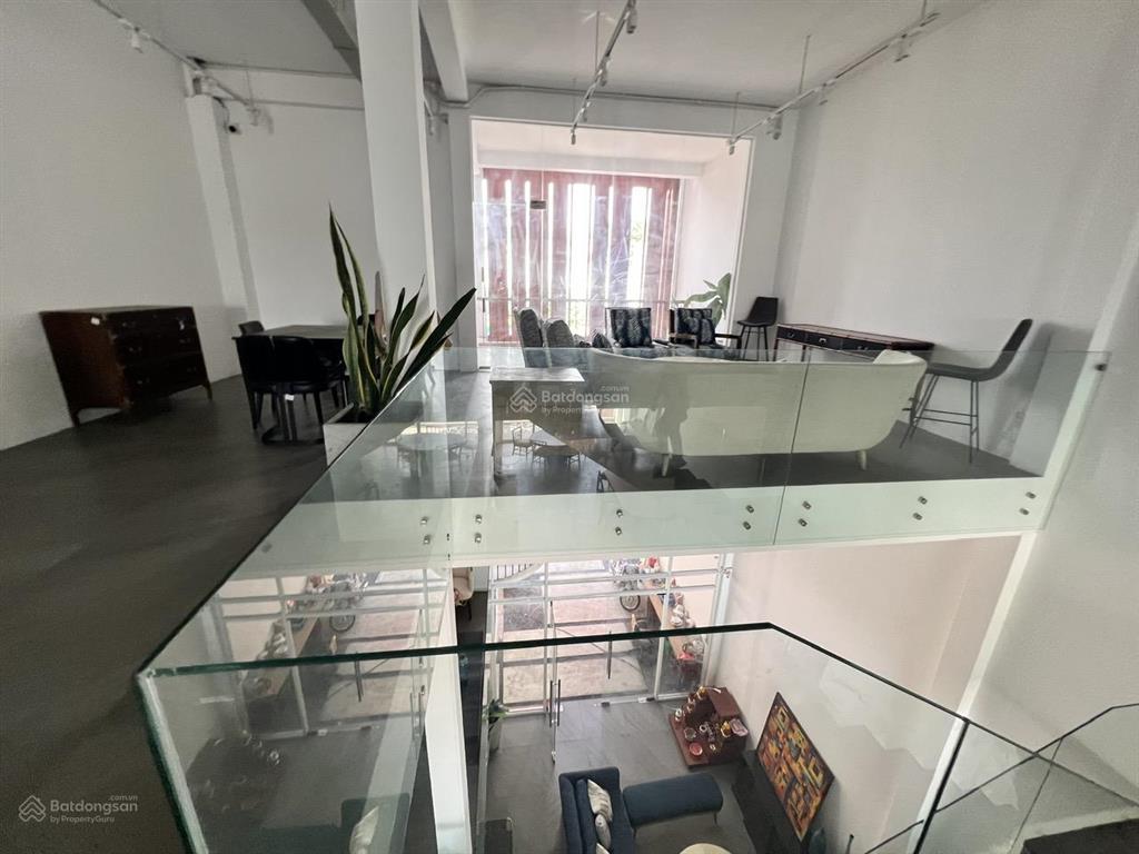 Cho thuê nguyên căn đường huỳnh văn bánh, p. phú nhuận. dt 9x20m. 1 trệt  5 lầu. thang máy.