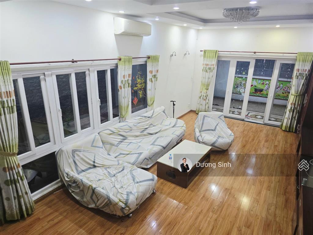 Biệt thự cho thuê đường nguyễn trọng tuyển. dt 8x17m. 1 trệt 2 lầu sân thượng. gara ô tô