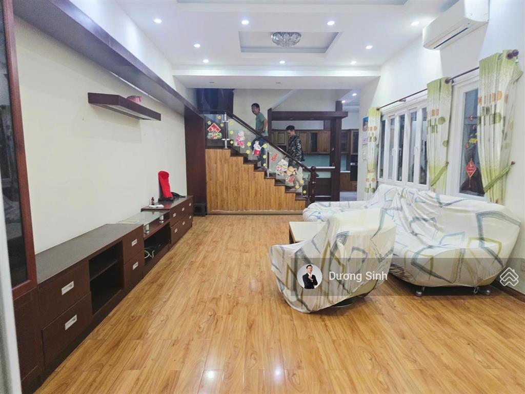 Biệt thự cho thuê đường nguyễn trọng tuyển. dt 8x17m. 1 trệt 2 lầu sân thượng. gara ô tô