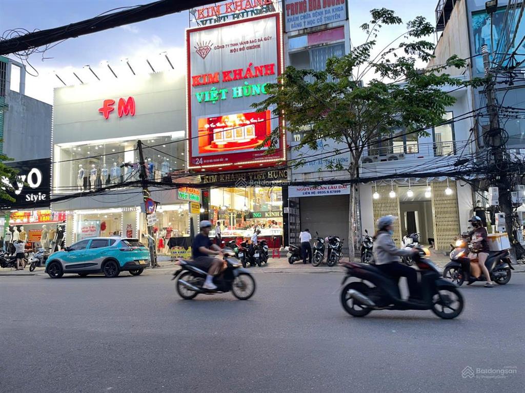 Cho thuê nguyên căn 3 tầng mặt tiền âu cơ, dt sàn 1015m2