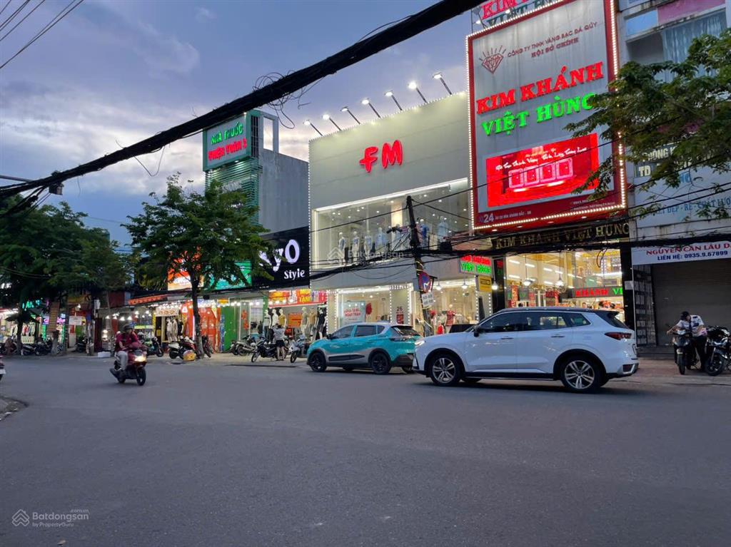 Cho thuê nguyên căn 3 tầng mặt tiền âu cơ, dt sàn 1015m2