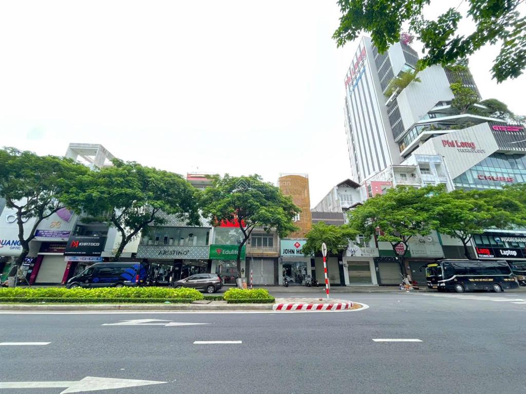 Cho thuê nguyên căn 3 tầng nhà mặt tiền nguyễn văn linh sát phi long