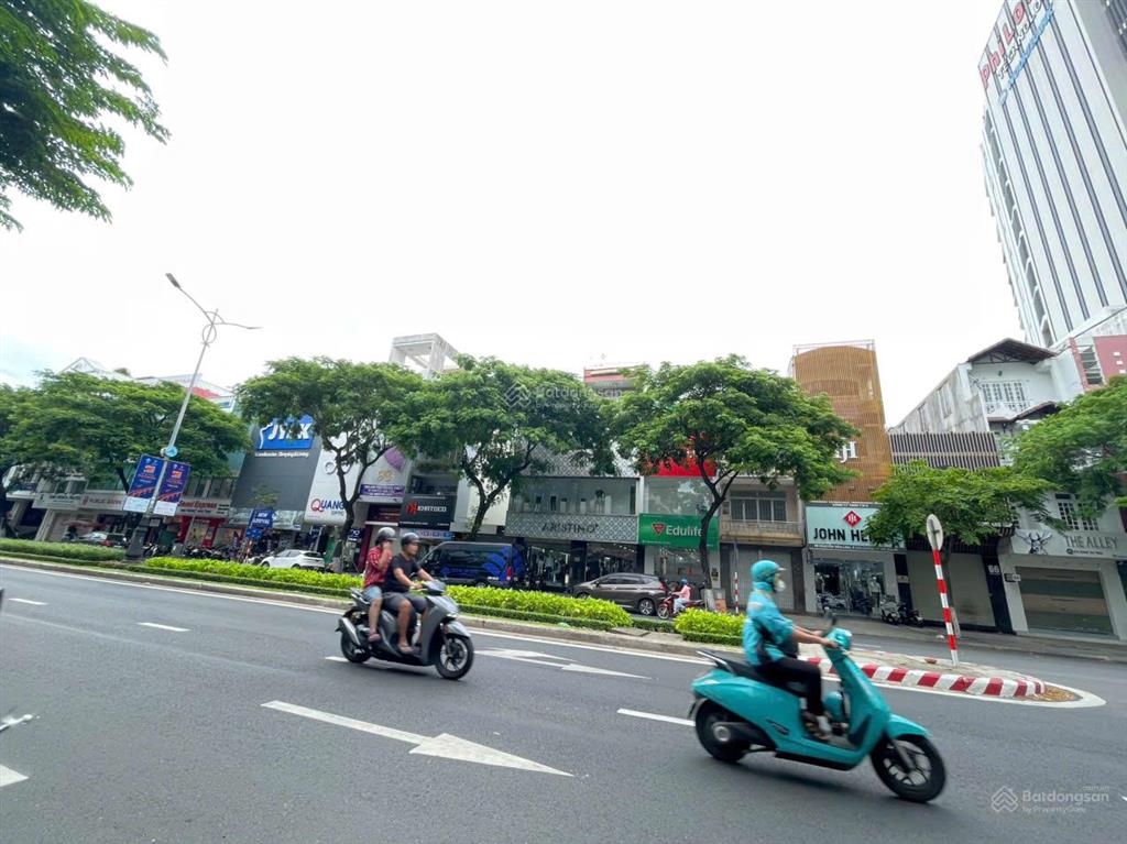 Cho thuê nguyên căn 3 tầng nhà mặt tiền nguyễn văn linh sát phi long
