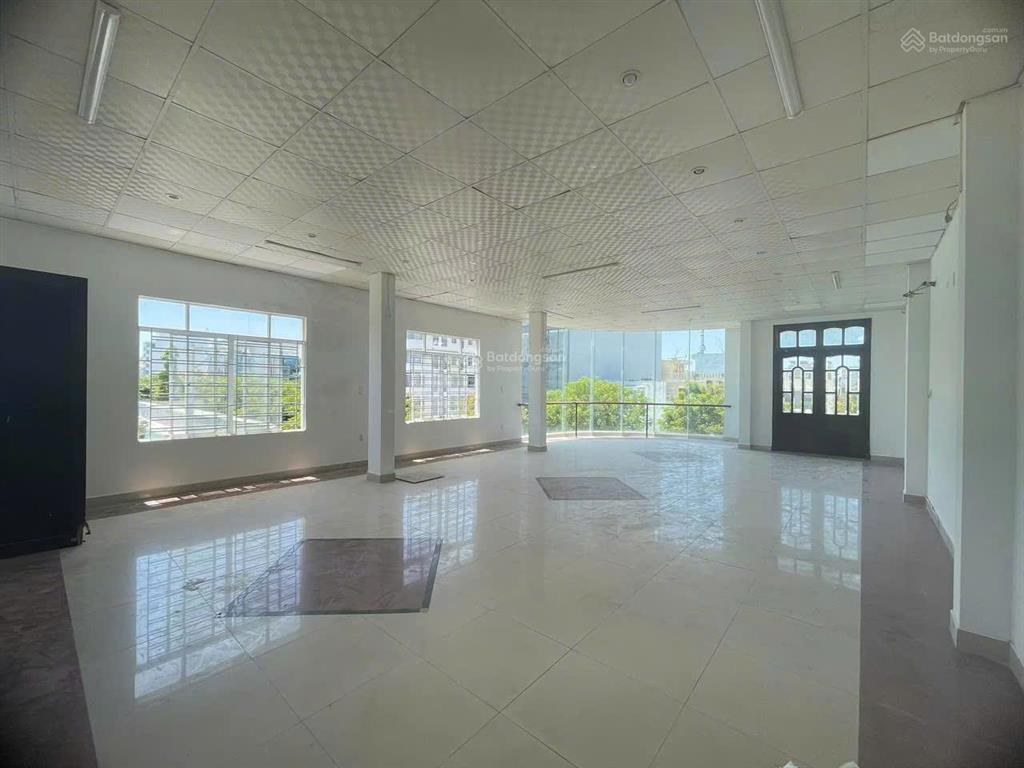 Cho thuê nhà 2 mặt tiền 3,5 tầng phan đăng lưu