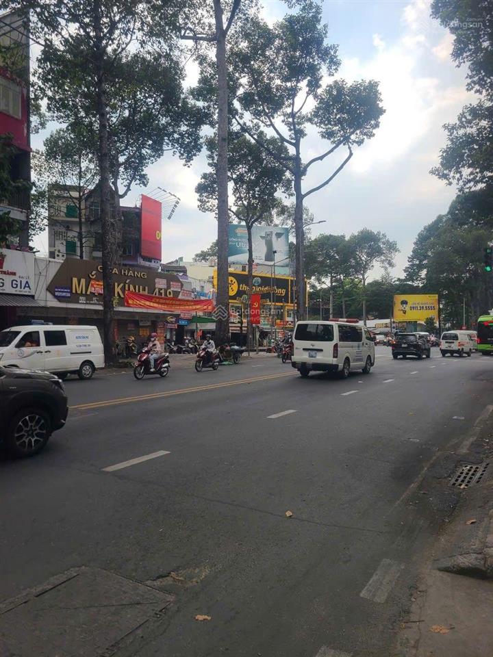 Mặt tiền ngô gia tự, quận 10. dt 4m (nở 4.2m) x 14m, trệt 3 lầu, 25 tỷ. lề đường 8m