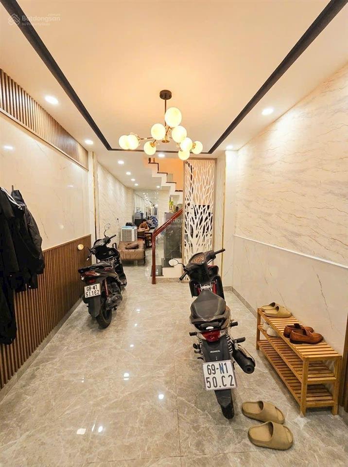 6 tỷ 5. tl. nhà 3 tầng cao đạt, quận 5. hướng tây nam