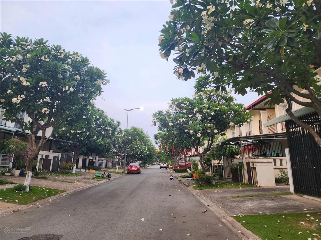 Cho thuê phòng cao cấp (130m2) ecolakes mỹ phước