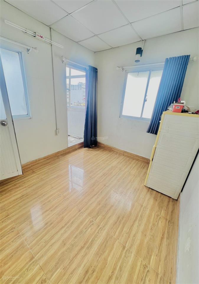 Cho thuê phòng giá rẻ quận 1, có 2 cửa sổ, thoáng mát gần chợ tân định