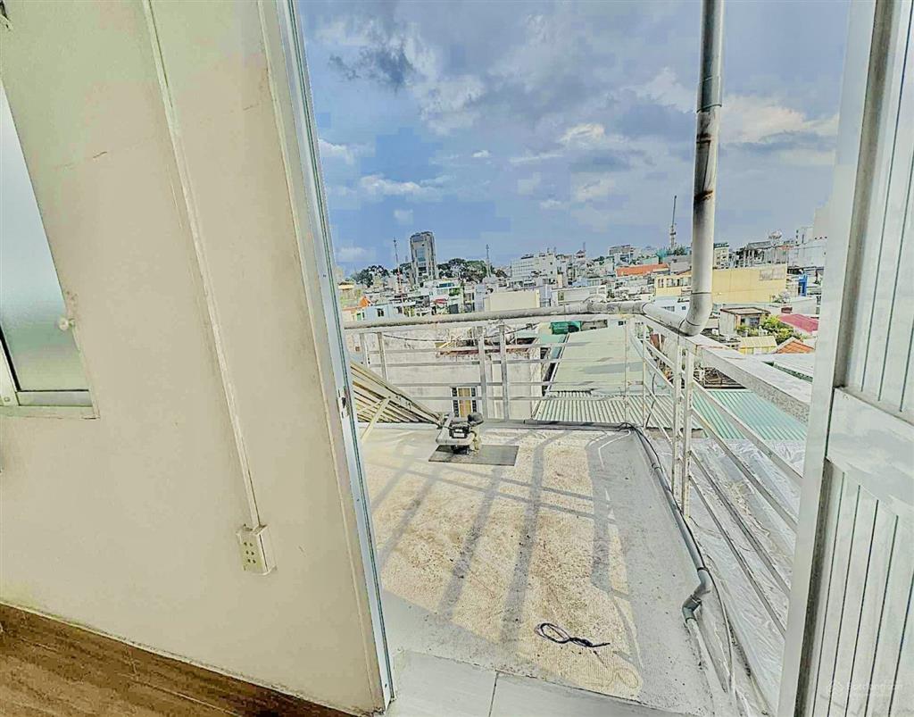 Cho thuê phòng giá rẻ quận 1, có 2 cửa sổ, thoáng mát gần chợ tân định