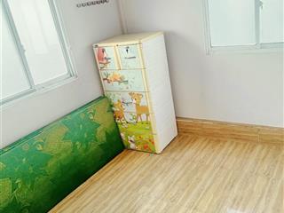 Cho thuê phòng quận 1 giá rẻ có 2 cửa sổ thoáng mát, free 1 xe máy, gần chợ tân định