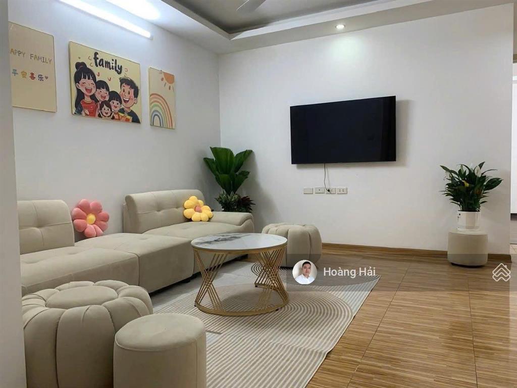 Bán chcc sát kđt việt hưng 76m 3 phòng ngủ/2wc căn góc thoáng mát giá 4,69 tỷ