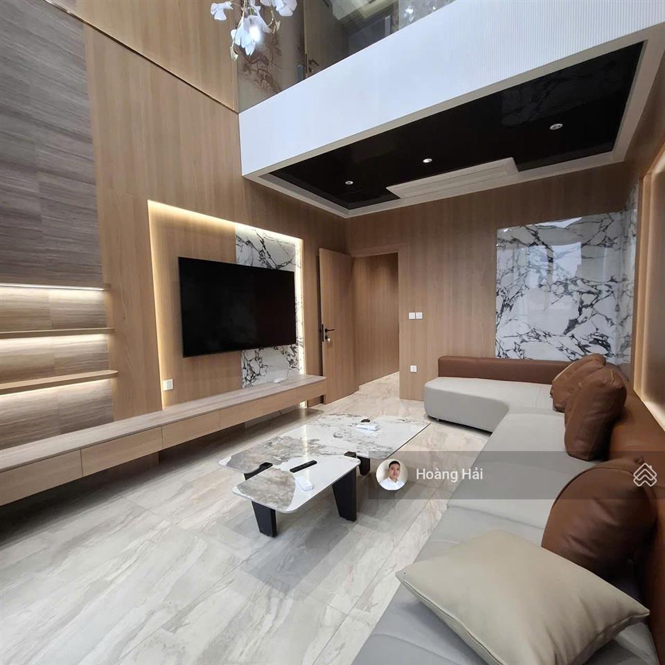 Cho thuê nhà riêng việt hưng mới tinh 61m2 5 tầng ngõ ô tô có thang máy full nội thất, giá 15tr/th