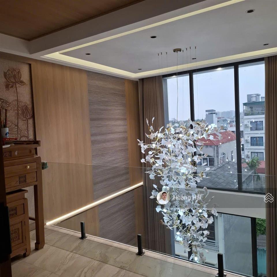 Cho thuê nhà riêng việt hưng mới tinh 61m2 5 tầng ngõ ô tô có thang máy full nội thất, giá 15tr/th