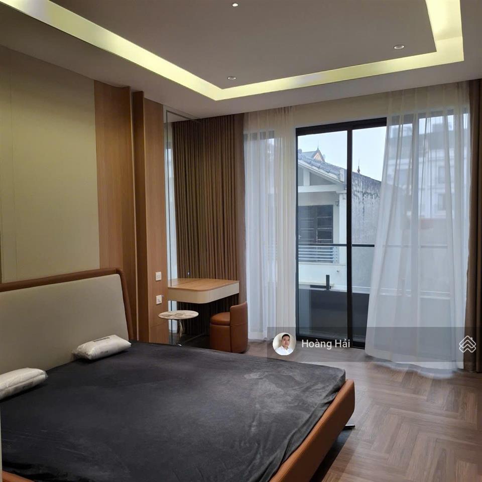 Cho thuê nhà riêng việt hưng mới tinh 61m2 5 tầng ngõ ô tô có thang máy full nội thất, giá 15tr/th