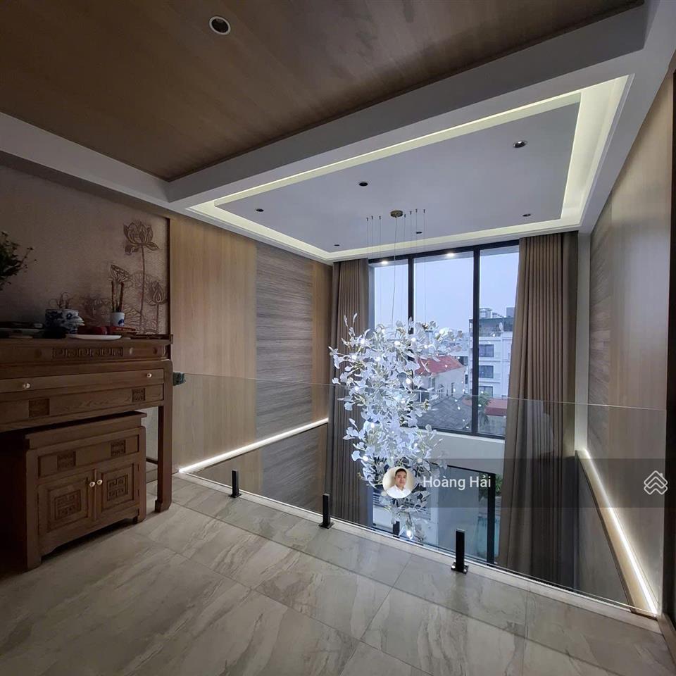 Cho thuê nhà riêng việt hưng mới tinh 61m2 5 tầng ngõ ô tô có thang máy full nội thất, giá 15tr/th