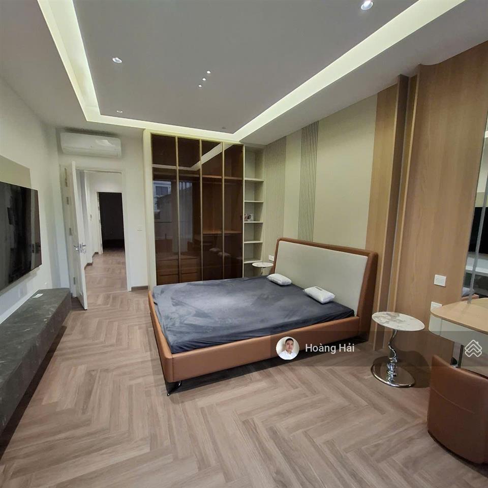 Cho thuê nhà riêng việt hưng mới tinh 61m2 5 tầng ngõ ô tô có thang máy full nội thất, giá 15tr/th