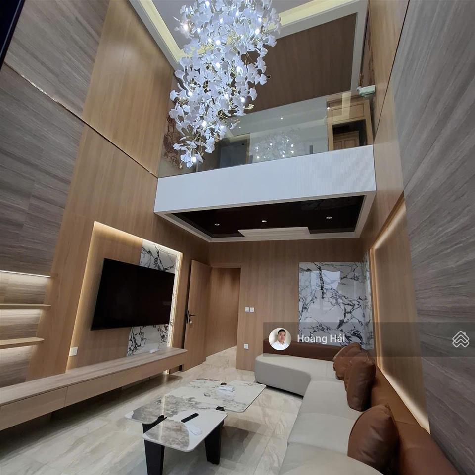 Cho thuê nhà riêng việt hưng mới tinh 61m2 5 tầng ngõ ô tô có thang máy full nội thất, giá 15tr/th