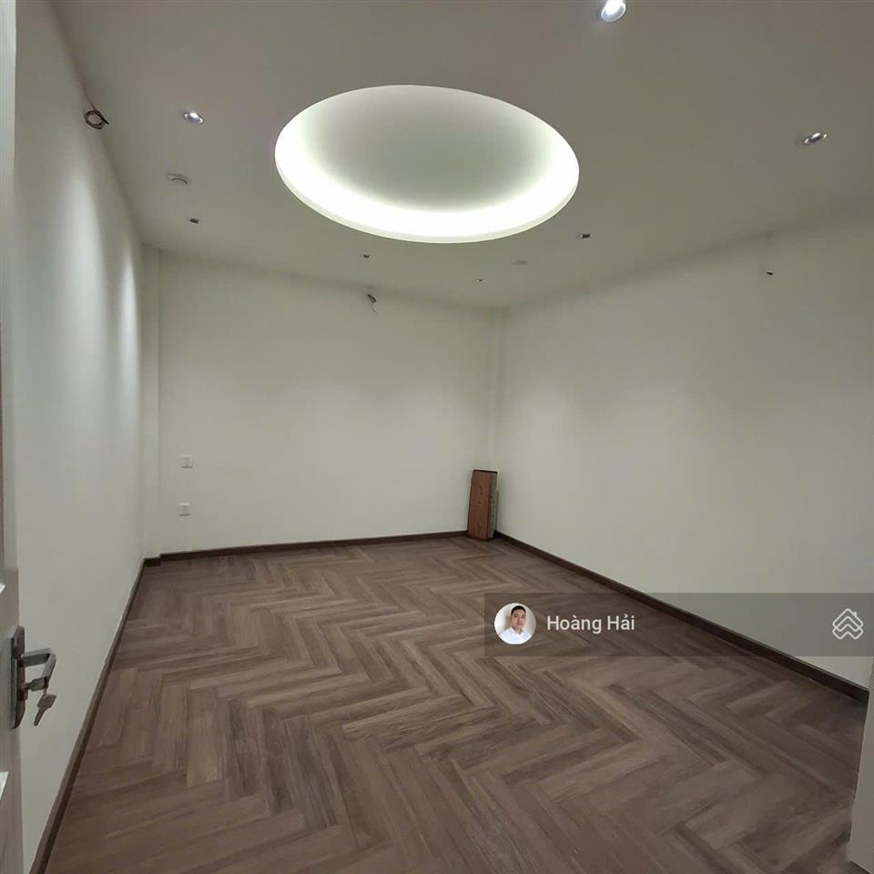 Cho thuê nhà riêng việt hưng mới tinh 61m2 5 tầng ngõ ô tô có thang máy full nội thất, giá 15tr/th