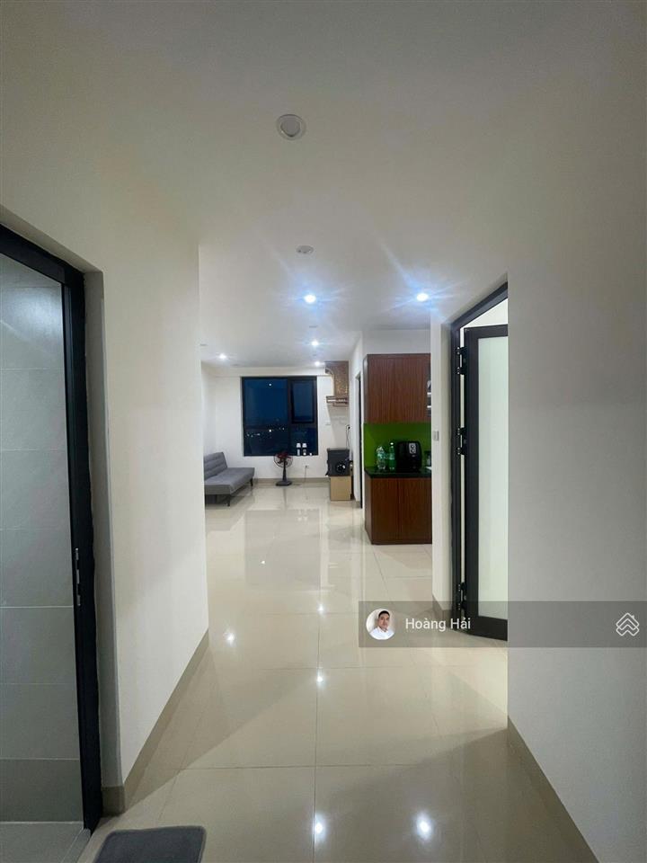 Cực hiếm cho thuê chcc valencia garden 61m2 phòng ngủ ban công đông nam giá 8tr/th