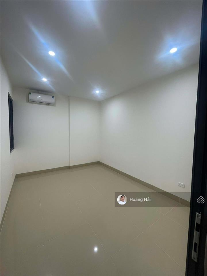 Cực hiếm cho thuê chcc valencia garden 61m2 phòng ngủ ban công đông nam giá 8tr/th