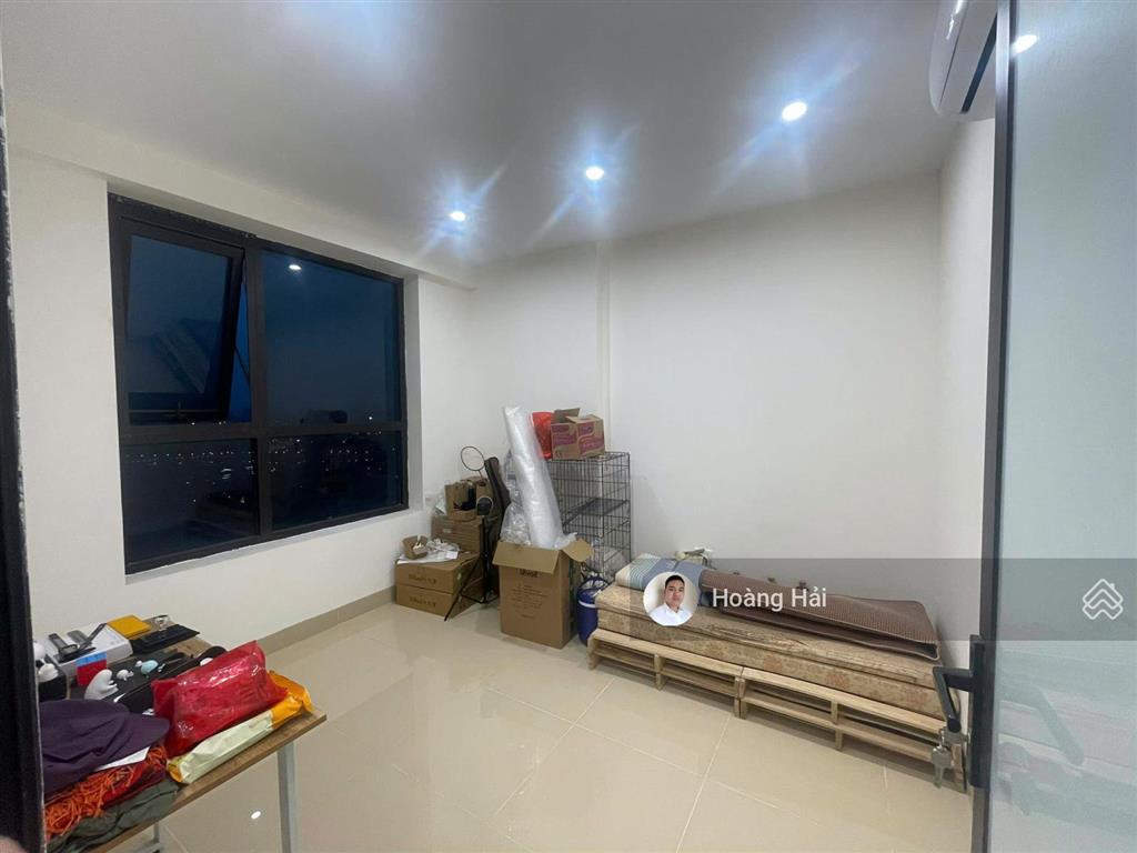 Cực hiếm cho thuê chcc valencia garden 61m2 phòng ngủ ban công đông nam giá 8tr/th