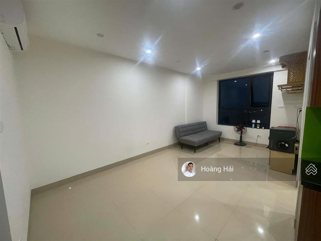 Cực hiếm cho thuê chcc valencia garden 61m2 phòng ngủ ban công đông nam giá 8tr/th